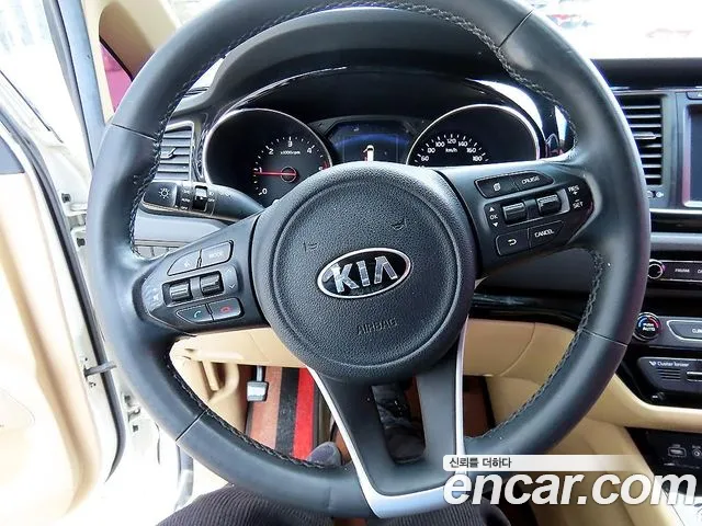 Kia Carnival 2017 thumb 5
