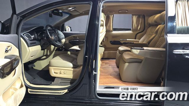 Kia Carnival 2019 thumb 10