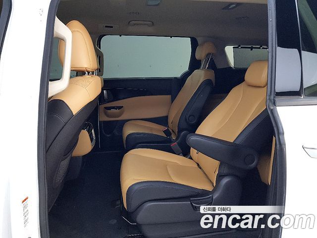 Kia Carnival 2021 thumb 9