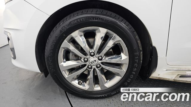 Kia Carnival 2016 thumb 6