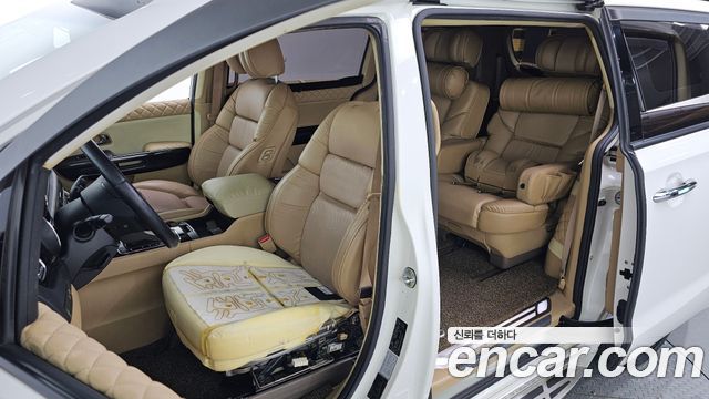 Kia Carnival 2016 thumb 10