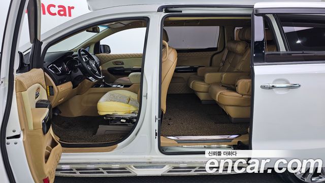 Kia Carnival 2016 thumb 12