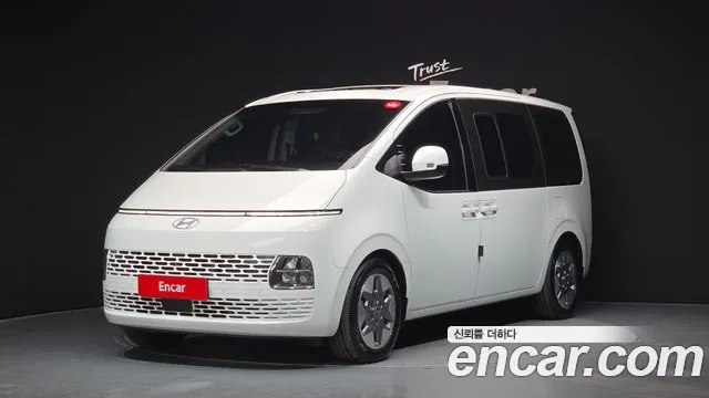 Hyundai Staria 2025 thumb 2