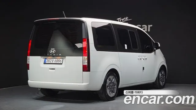 Hyundai Staria 2025 thumb 3