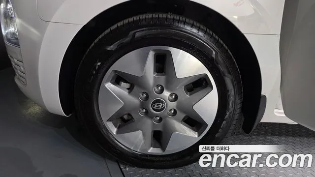 Hyundai Staria 2025 thumb 6