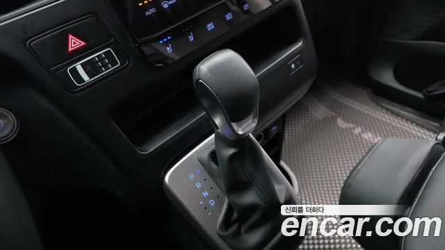 Hyundai Staria 2025 thumb 9