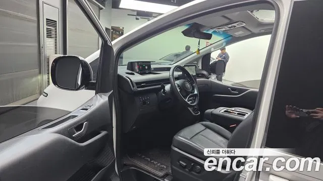 Hyundai Staria 2025 thumb 10