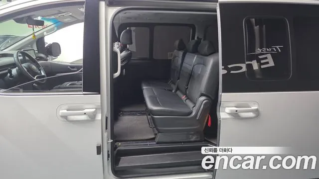 Hyundai Staria 2025 thumb 12