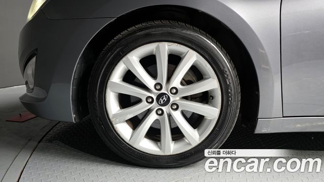 Hyundai i40 2012 thumb 6