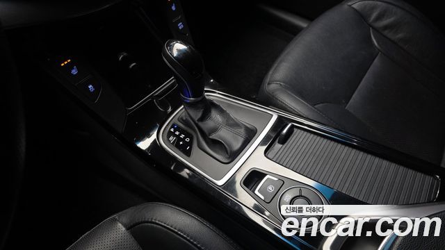 Hyundai i40 2012 thumb 10