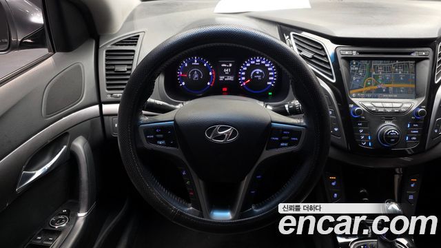 Hyundai i40 2012 thumb 11