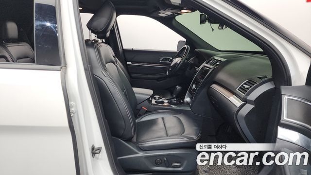 Ford Explorer 2019 thumb 11