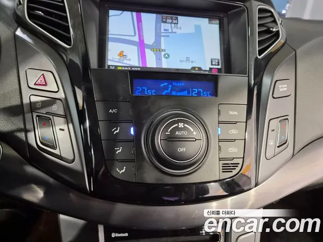 Hyundai i40 2012 thumb 8