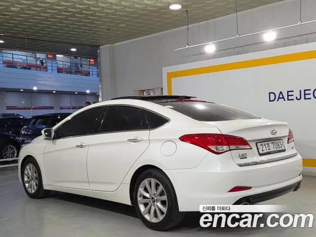 Hyundai i40 2012 thumb 12