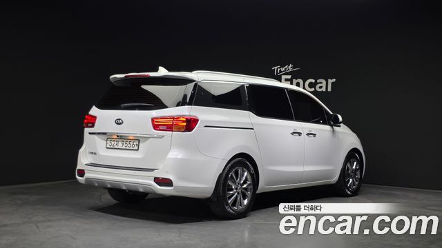 Kia Carnival 2018 thumb 3