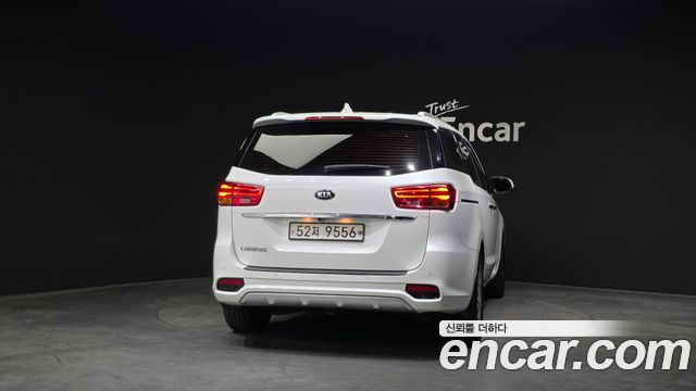 Kia Carnival 2018 thumb 5