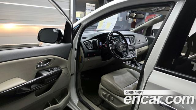 Kia Carnival 2018 thumb 10