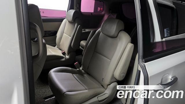 Kia Carnival 2018 thumb 11