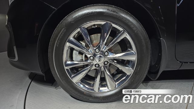 Kia Carnival 2018 thumb 5