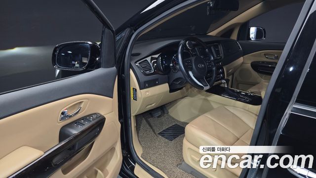 Kia Carnival 2018 thumb 10