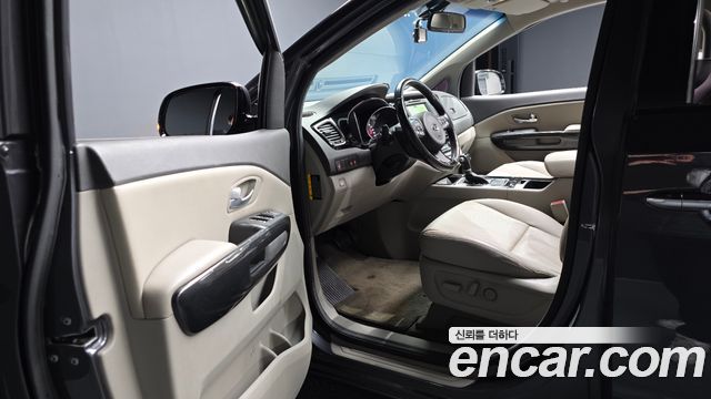 Kia Carnival 2014 thumb 10