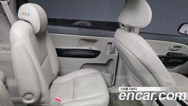 Kia Carnival 2014 thumb 12
