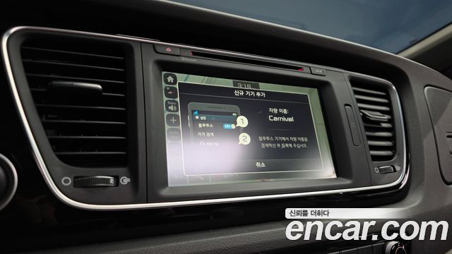 Kia Carnival 2014 thumb 11
