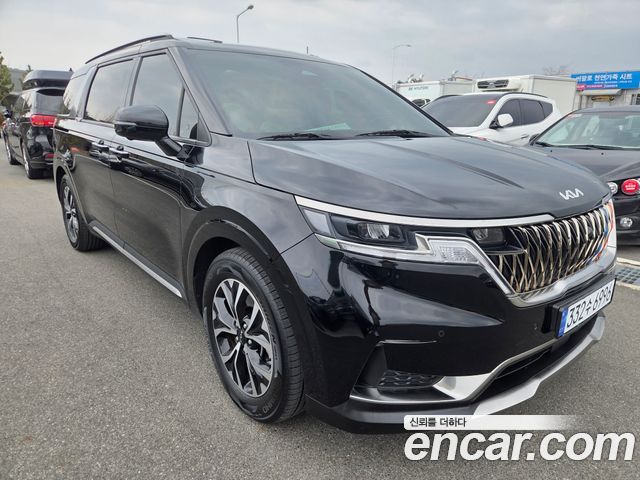 Kia Carnival 2023 thumb 3