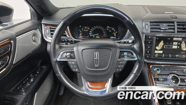 Lincoln Continental 2019 thumb 2