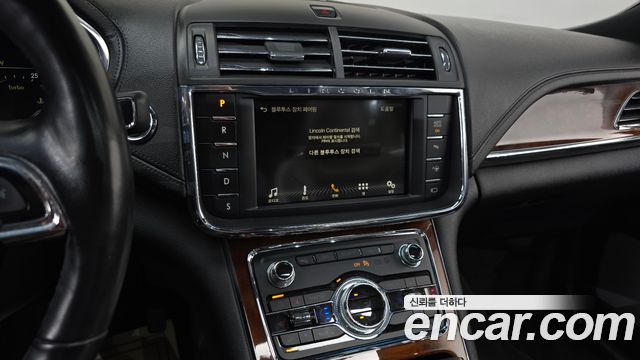 Lincoln Continental 2019 thumb 3