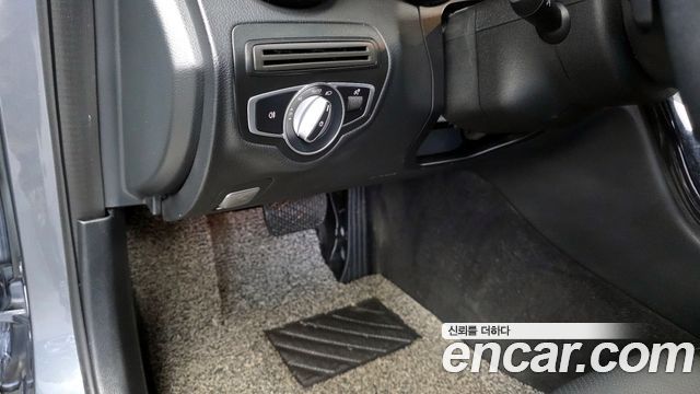 Mercedes-Benz C-Class 2020 thumb 9