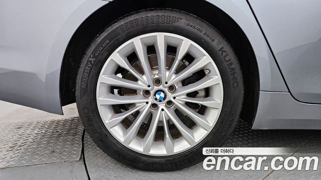 BMW 5 серии 2019 thumb 11