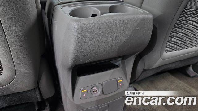 Kia Carnival 2019 thumb 11