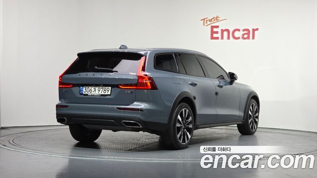 Volvo V60 2022 thumb 3