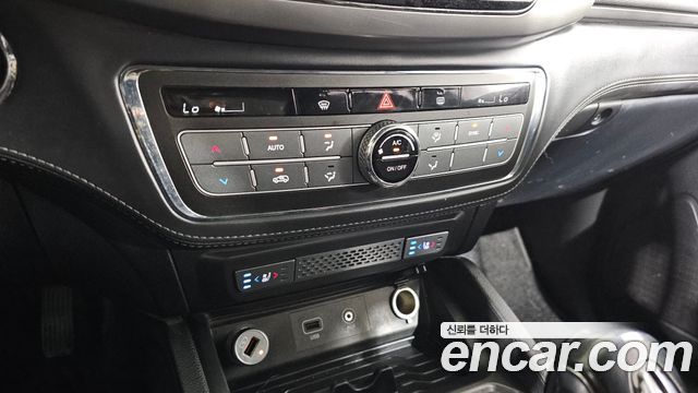 SsangYong Rexton 2019 thumb 11