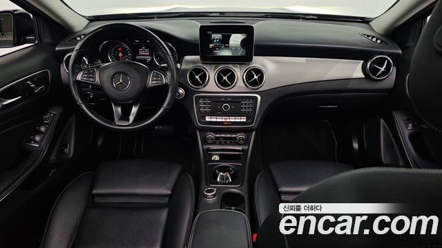 Mercedes-Benz GLA 2019 thumb 2