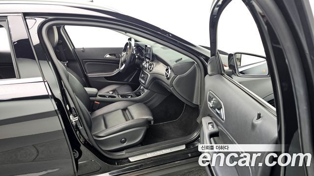 Mercedes-Benz GLA 2019 thumb 8