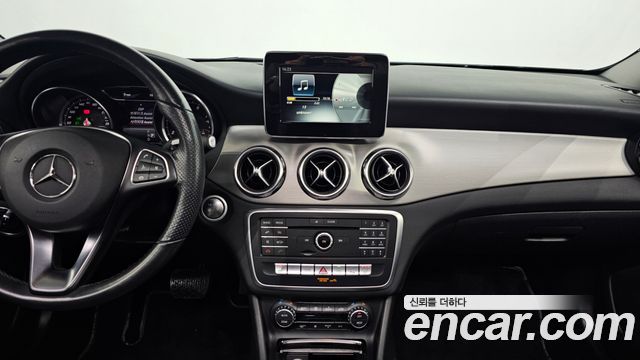Mercedes-Benz GLA 2019 thumb 6