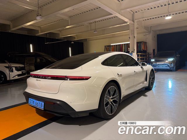 Porsche Taycan 2023 thumb 5