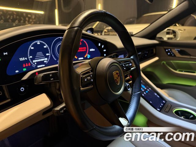Porsche Taycan 2023 thumb 4
