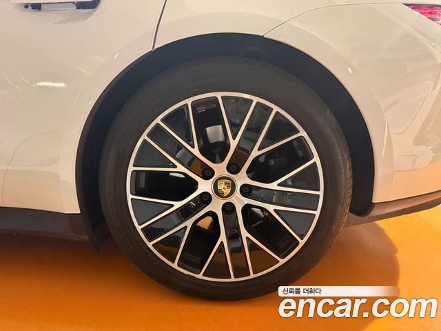 Porsche Taycan 2023 thumb 7