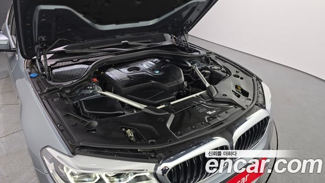 BMW 5 серии 2019 thumb 12