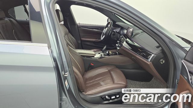 BMW 5 серии 2019 thumb 6
