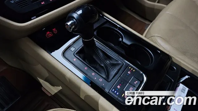 Kia Carnival 2015 thumb 9