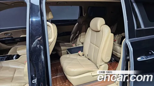 Kia Carnival 2015 thumb 12