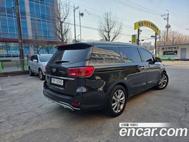Kia Carnival 2019 thumb 4