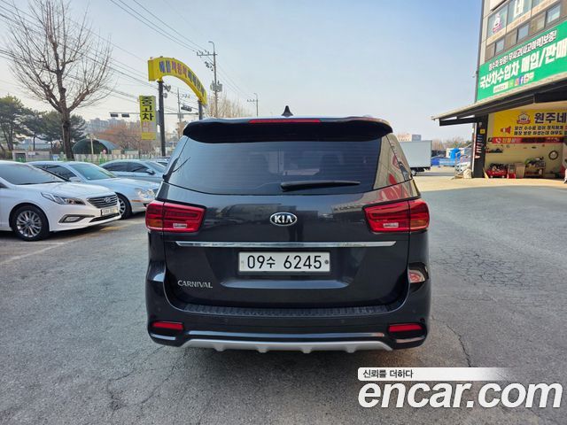 Kia Carnival 2019 thumb 5