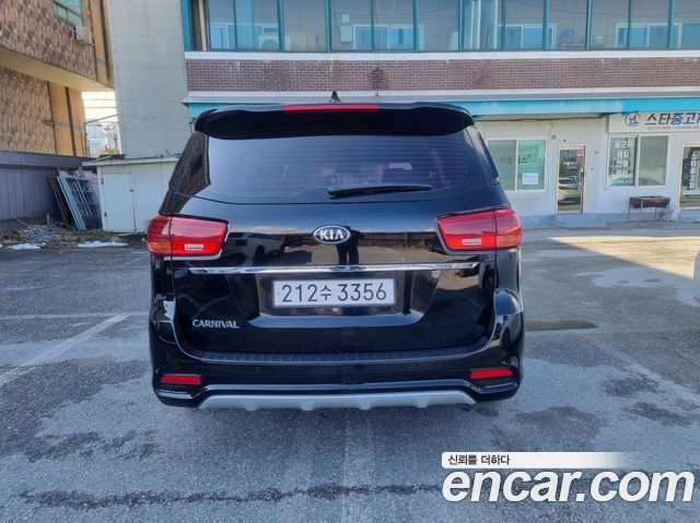 Kia Carnival 2019 thumb 4