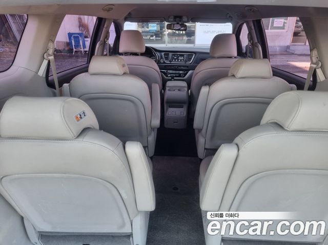Kia Carnival 2019 thumb 9
