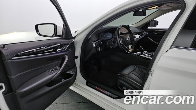 BMW 5 серии 2019 thumb 11